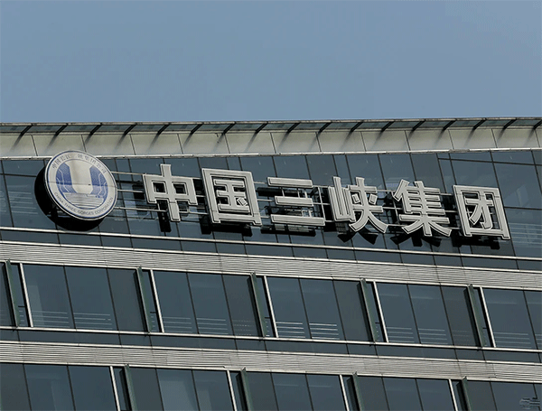 樓頂大型發(fā)光字制作安裝報價方案，可私咨詢哦