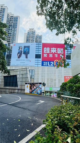 商場(chǎng)外墻廣告巨幅是什么材質(zhì)？